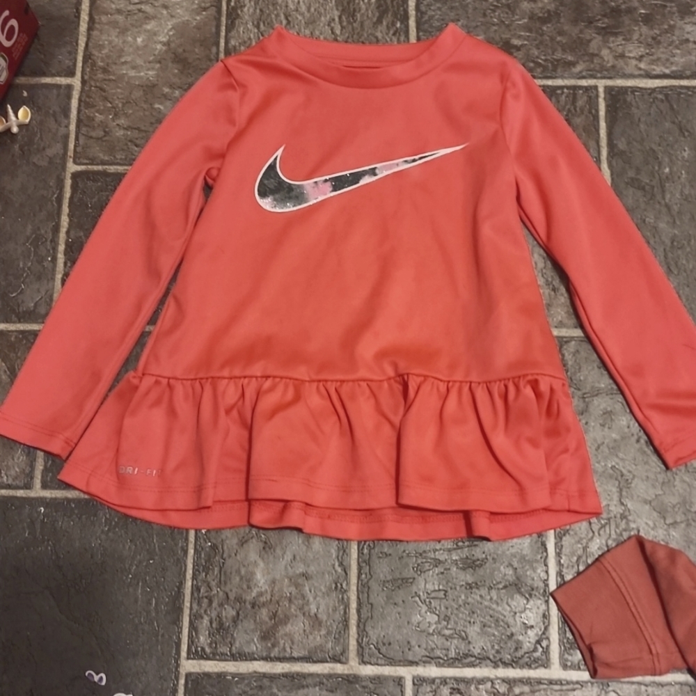 Nike top